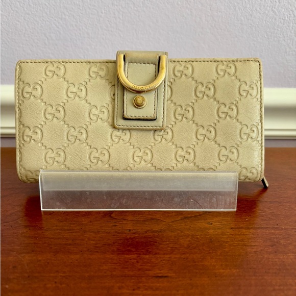 GUCCI Beige GG Monogram Wallet w/ Gold D-Ring Buckle – Authentic Preloved Luxury - Picture 1 of 10